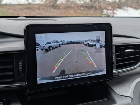 Used 2020 Ford Explorer XLT w/ Equipment Group 202A image 17