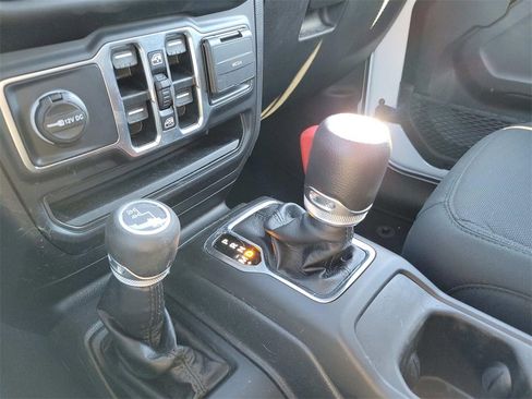 Used 2022 Jeep Gladiator Willys image 21