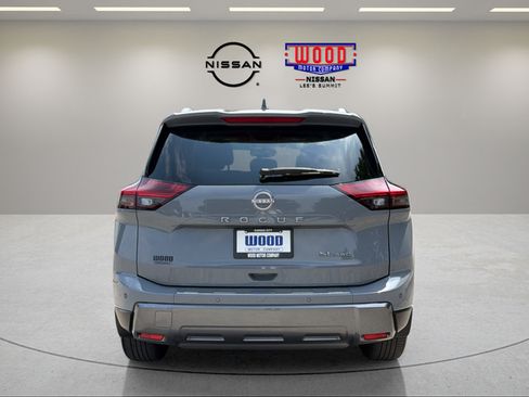 Used 2024 Nissan Rogue SL AWD/4WD image 3