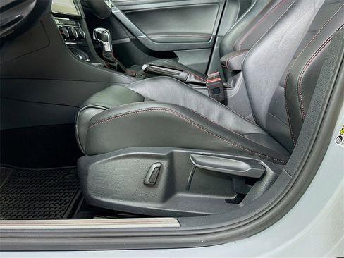 Used 2019 Volkswagen GTI SE image 22