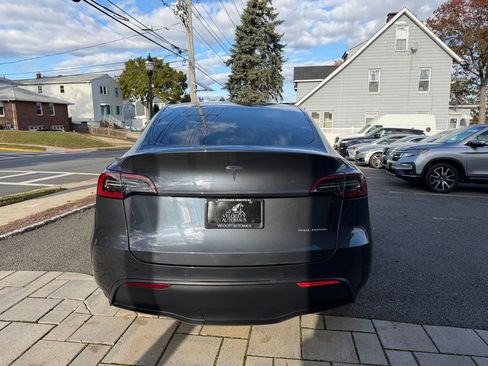Used 2022 Tesla Model Y Long Range image 6