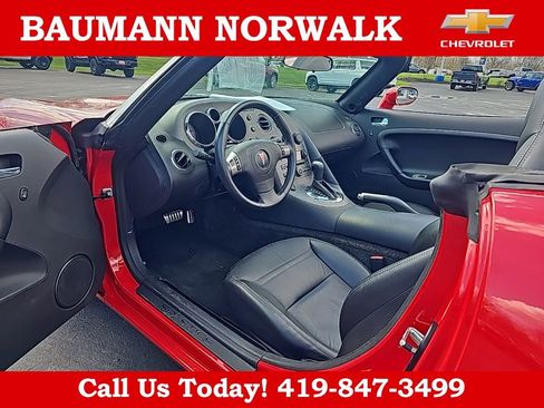 Used 2007 Pontiac Solstice Convertible w/ Premium Package image 3