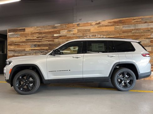 New 2025 Jeep Grand Cherokee L Altitude image 20