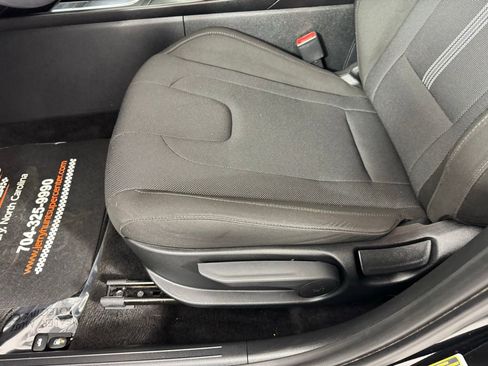 Used 2025 Hyundai Elantra SE image 12