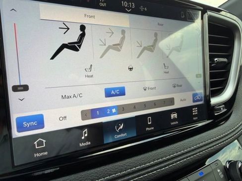 New 2026 Chrysler Pacifica Select image 18