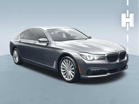 Used 2018 BMW 740i image 1