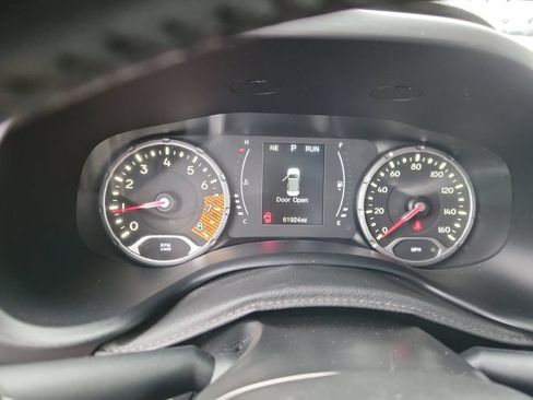Used 2019 Jeep Renegade Altitude w/ Quick Order Package 22M AWD/4WD image 19