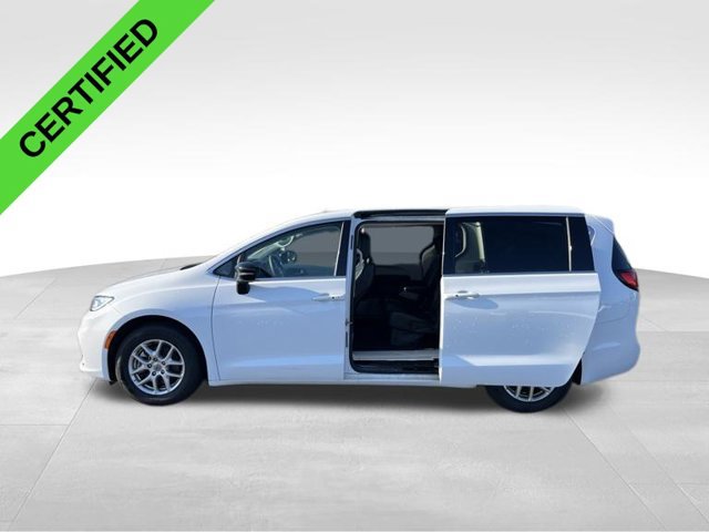 Used 2024 Chrysler Pacifica Touring-L FWD image 4