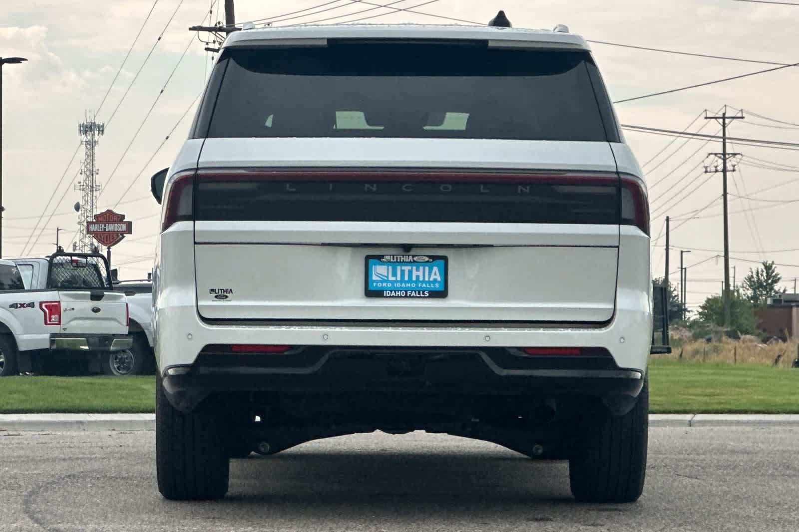 Used 2026 Lincoln Navigator L Reserve AWD/4WD image 7
