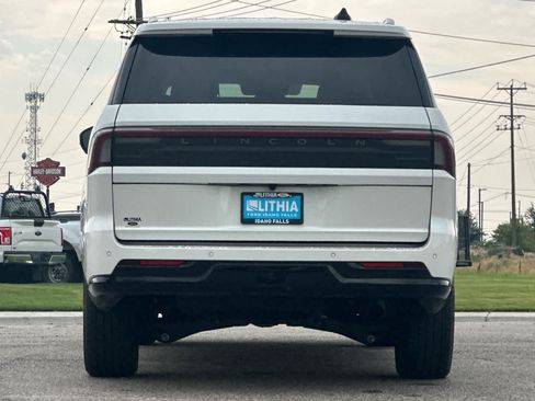 Used 2026 Lincoln Navigator L Reserve AWD/4WD image 7