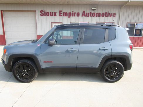 Used 2018 Jeep Renegade Trailhawk w/ Cold Weather Group II AWD/4WD image 2