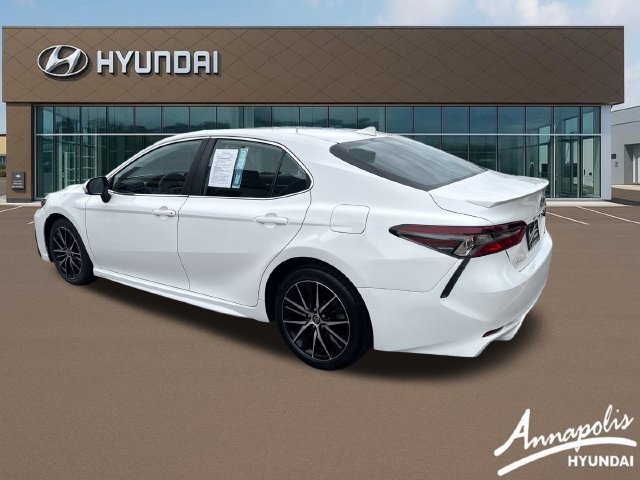 Used 2021 Toyota Camry SE FWD image 3