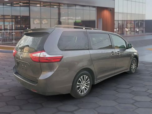Used 2019 Toyota Sienna XLE Premium image 10
