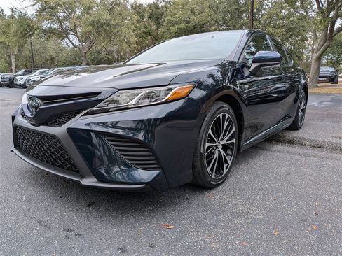 Used 2020 Toyota Camry SE image 8