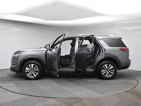 Used 2022 Nissan Pathfinder SL image 54