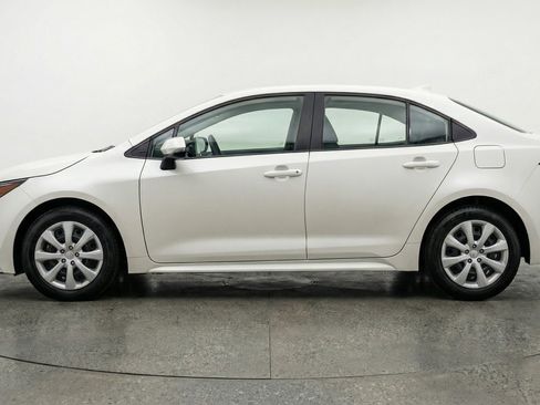 Used 2025 Toyota Corolla LE FWD image 5