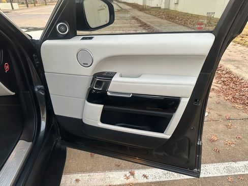 Used 2017 Land Rover Range Rover Supercharged image 34