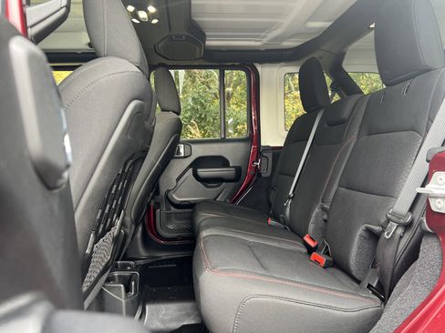 Used 2021 Jeep Wrangler Unlimited Rubicon w/ Safety Group image 28