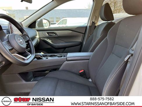 Used 2024 Nissan Rogue S AWD/4WD image 17