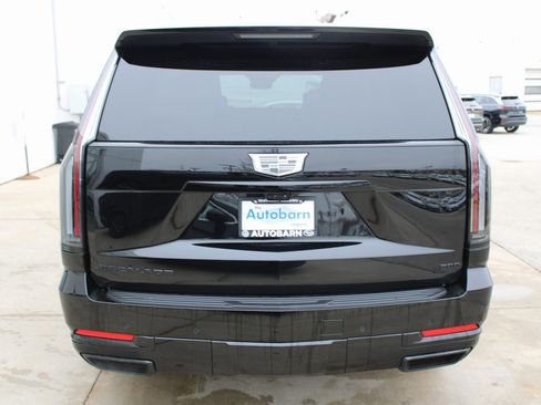 Used 2025 Cadillac Escalade ESV Sport Platinum w/ LPO, ONYX Package image 5