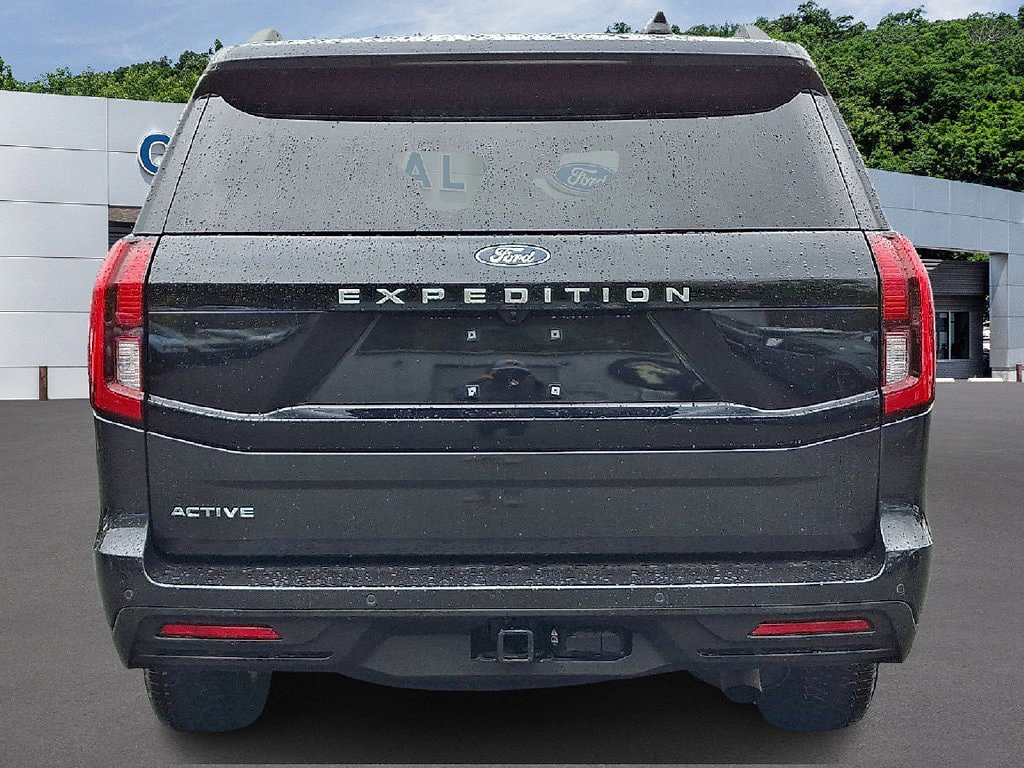 Used 2025 Ford Expedition Active AWD/4WD image 5