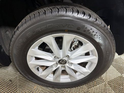 Used 2022 Toyota Corolla Cross LE FWD image 19