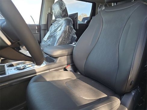 New 2025 Kia Carnival SX image 11