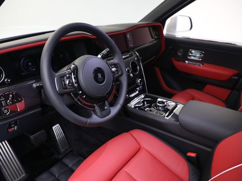 Certified 2025 Rolls-Royce Cullinan Black Badge AWD/4WD image 18