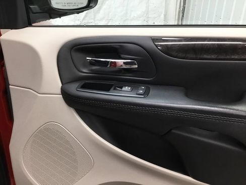 Used 2015 Dodge Grand Caravan SXT FWD image 22
