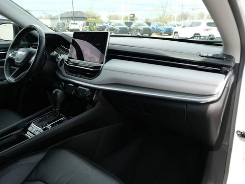 Used 2022 Jeep Compass Limited AWD/4WD image 32