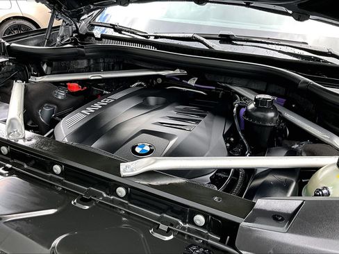 Used 2025 BMW X7 xDrive40i w/ M Sport Package image 32