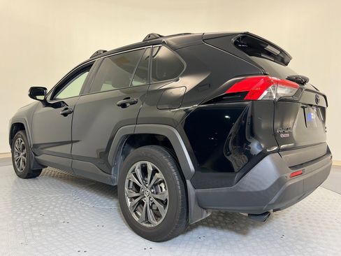Used 2023 Toyota RAV4 XLE Premium image 3