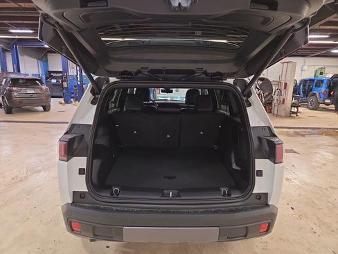 New 2026 Jeep Cherokee Overland w/ Advanced Pro Tech Group image 22