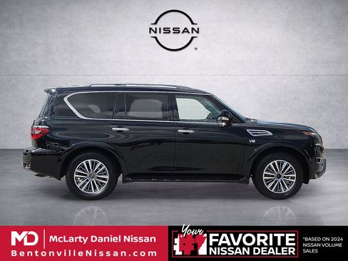 Used 2022 Nissan Armada SL w/ Captain's Chairs Package AWD/4WD image 6