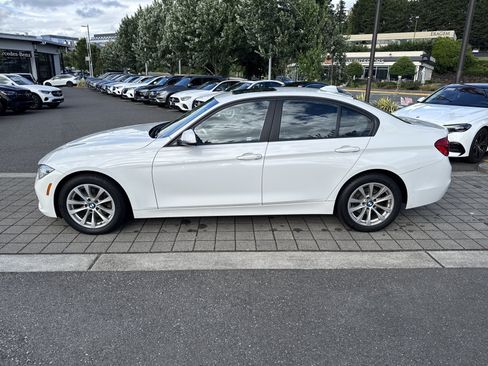 Used 2018 BMW 320i xDrive Sedan AWD/4WD image 8