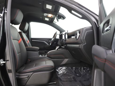 Used 2024 Chevrolet Colorado Z71 w/ Z71 Convenience Package 2 image 11