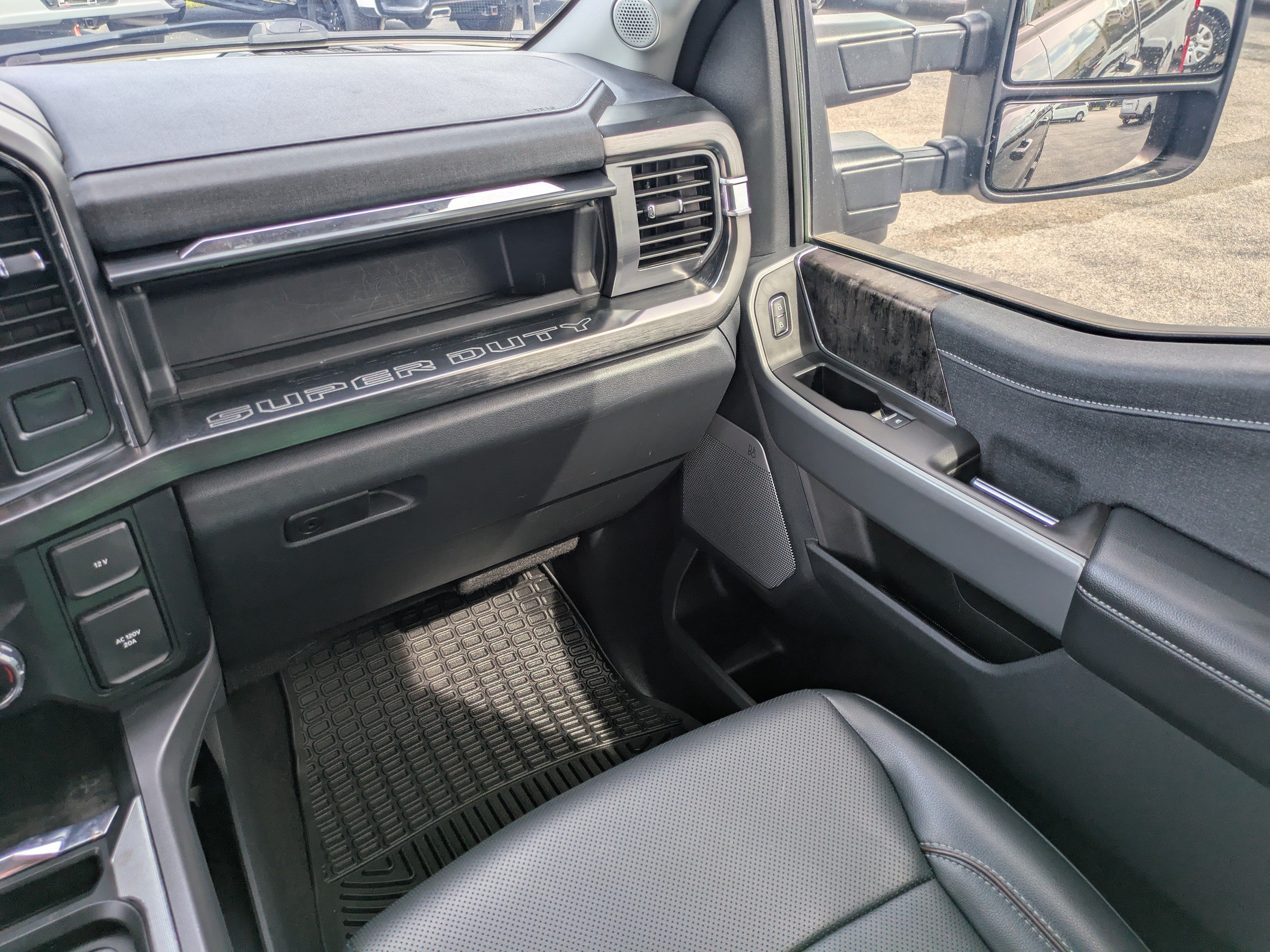Used 2024 Ford F250 Lariat w/ Lariat Ultimate Package AWD/4WD image 16
