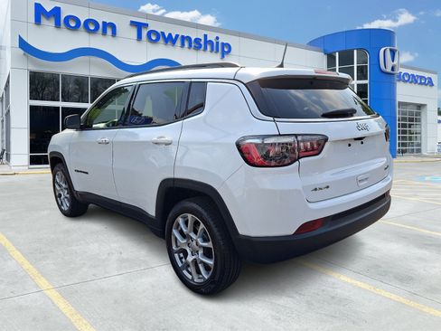 Used 2022 Jeep Compass Latitude AWD/4WD image 4