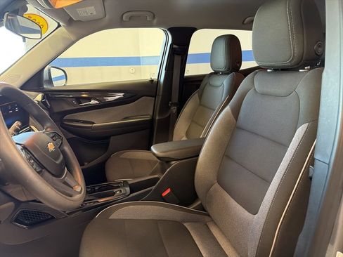 Used 2025 Chevrolet TrailBlazer LT AWD/4WD image 21