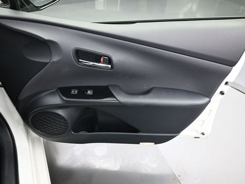 Used 2016 Toyota Prius Three Touring image 33