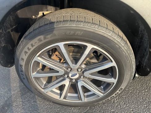 Used 2015 Ford Explorer XLT w/ Equipment Group 202B AWD/4WD image 28