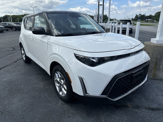 Used 2023 Kia Soul S image 1
