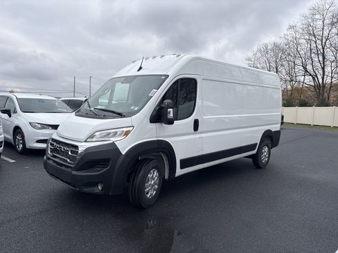 New 2025 RAM ProMaster 2500 w/ Quick Order Package 22G SLT image 3