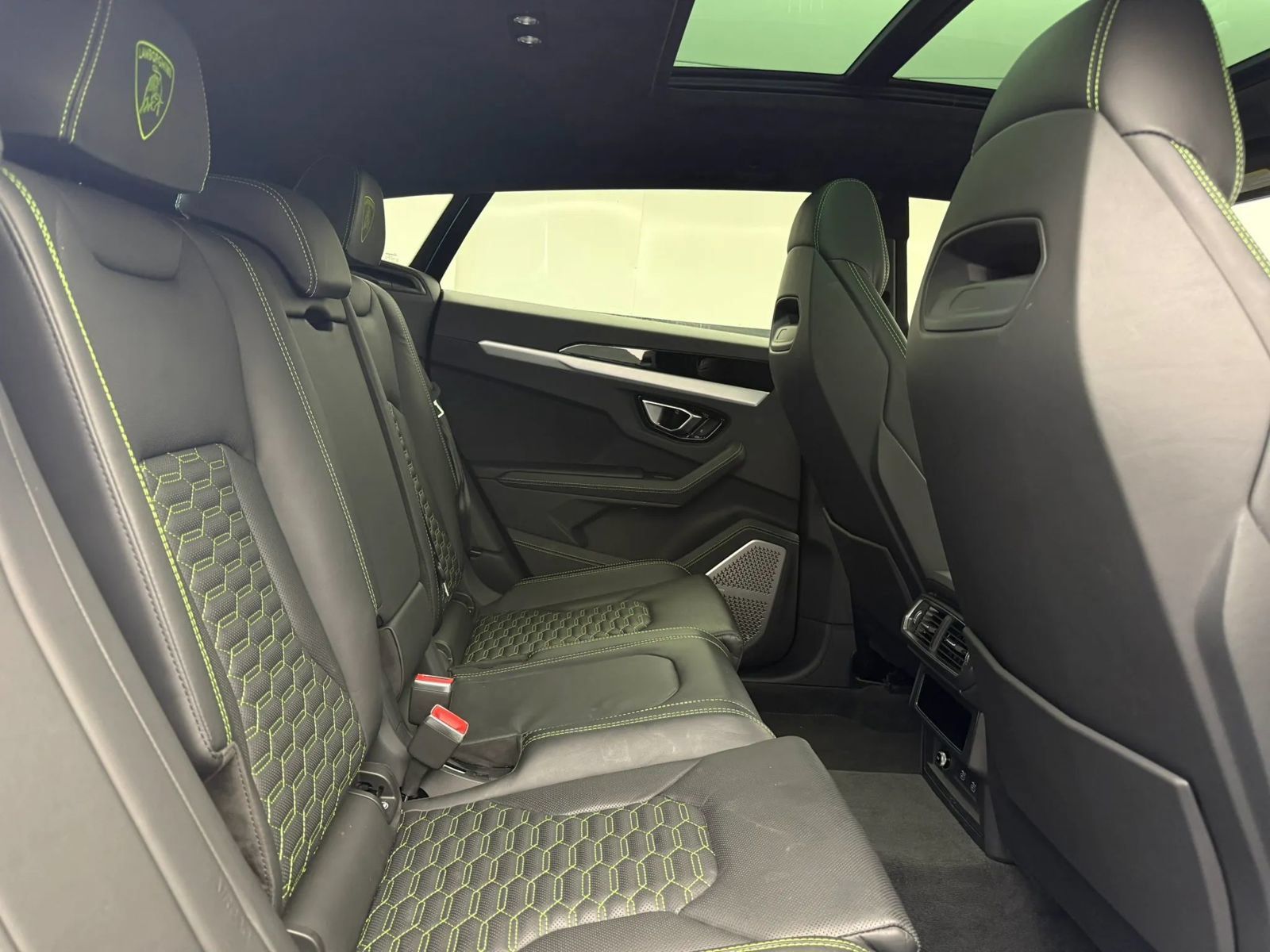 Used 2022 Lamborghini Urus AWD/4WD image 38