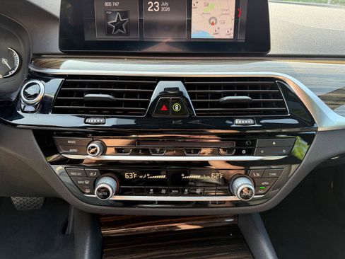 Used 2019 BMW 530e RWD image 33