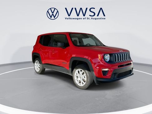 Used 2023 Jeep Renegade Latitude AWD/4WD image 2