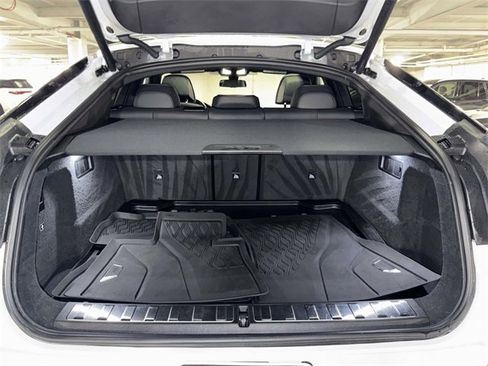 Used 2021 BMW X6 xDrive40i w/ M Sport Package image 16