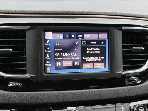 Used 2024 Chrysler Voyager LX image 17