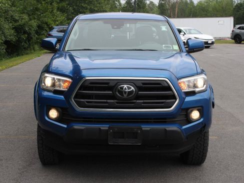 Used 2018 Toyota Tacoma SR5 AWD/4WD image 2