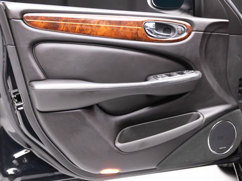Used 2005 Jaguar XJ8 RWD image 40